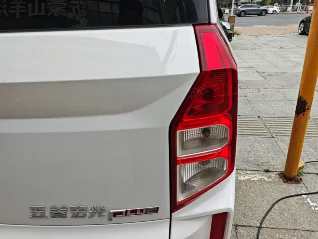 Wuling Hongguang Plus — Фото автомобиля 7