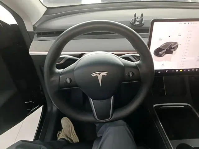 Tesla Model Y — Фото автомобиля 6