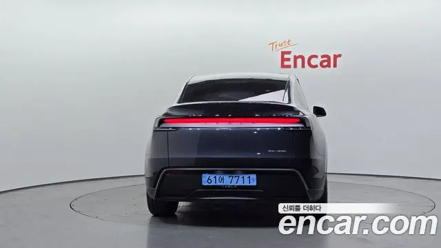 Tesla Model Y — Фото автомобиля 4