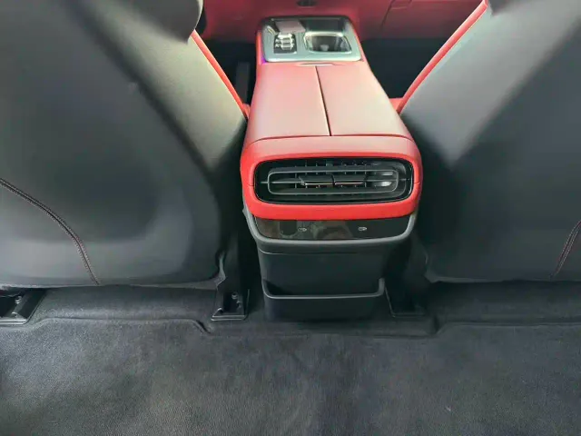 Xiaomi SU7 — Фото автомобиля 18