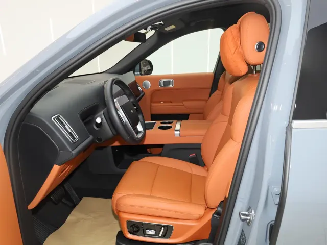 Li Auto L8 — Фото автомобиля 18