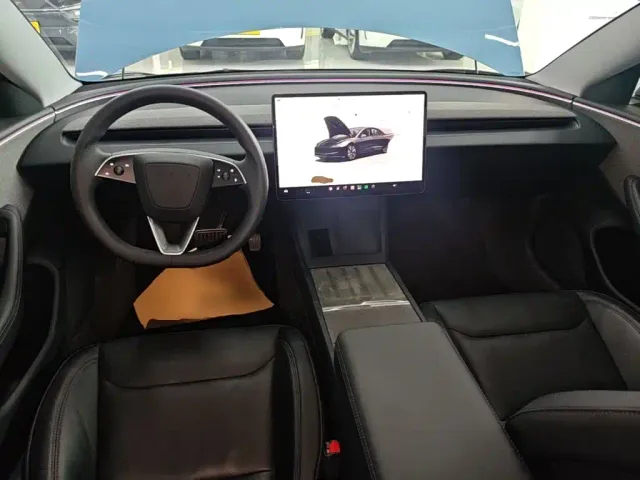 Tesla Model 3 — Фото автомобиля 9