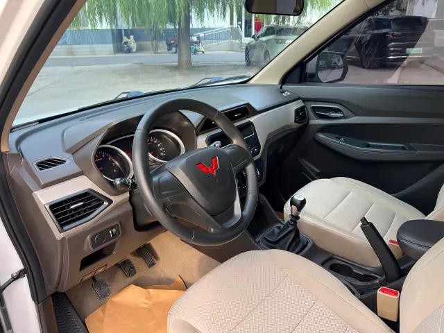 Wuling Hongguang — Фото автомобиля 17