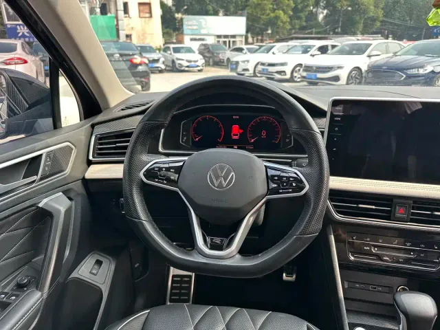 Volkswagen Tiguan L — Фото автомобиля 15