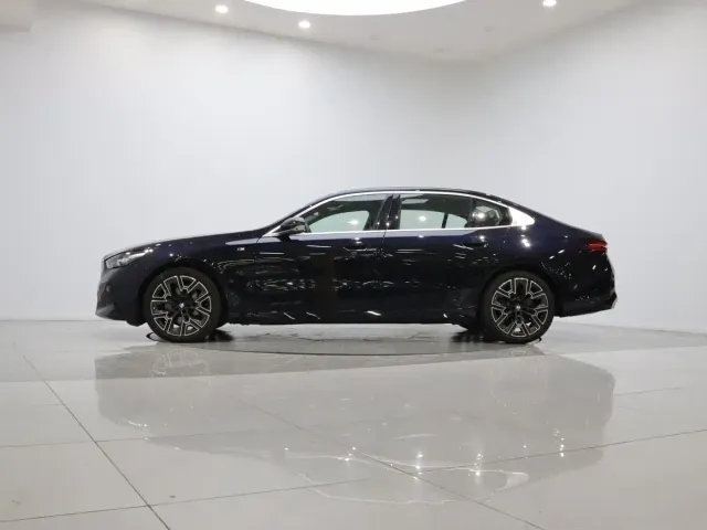 BMW 5 Series — Фото автомобиля 8