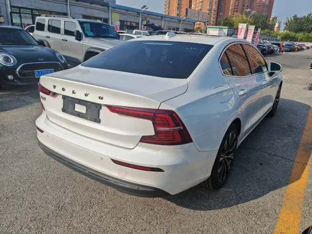 Volvo S60 — Фото автомобиля 8