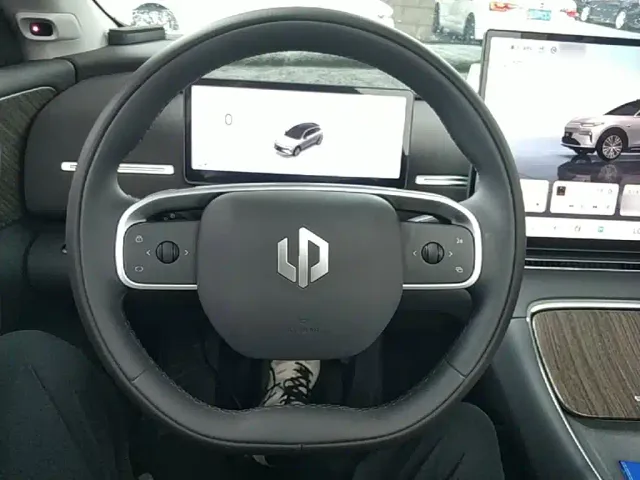 Leapmotor C11 — Фото автомобиля 10