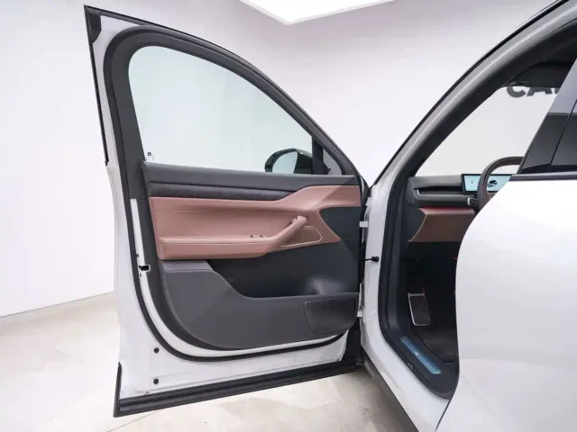 Nio ES8 — Фото автомобиля 14
