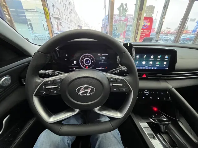 Hyundai Elantra — Фото автомобиля 9