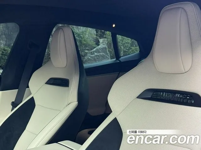 Tesla Model S — Фото автомобиля 10