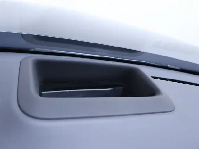 Li Auto L8 — Фото автомобиля 25