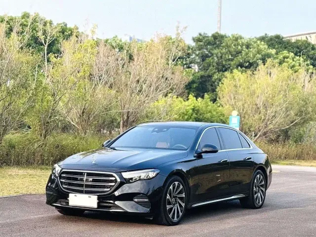 Фотография автомобиля — Mercedes-Benz E-Class