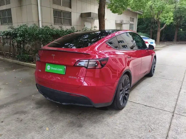 Tesla Model Y — Фото автомобиля 4