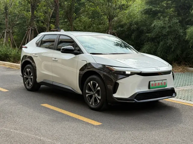 Toyota FAW Toyota bZ4X — Фото автомобиля 3
