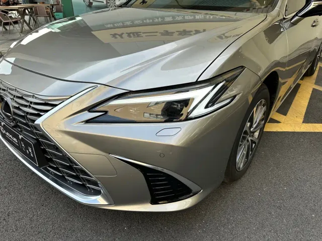 Lexus ES — Фото автомобиля 2