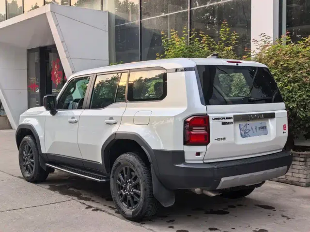 Toyota Prado — Фото автомобиля 3