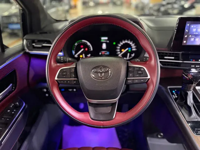 Toyota Sienna — Фото автомобиля 7