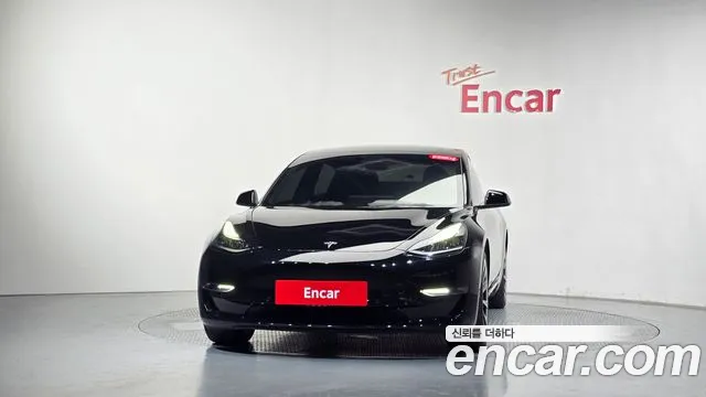 Tesla Model 3 — Фото автомобиля 3