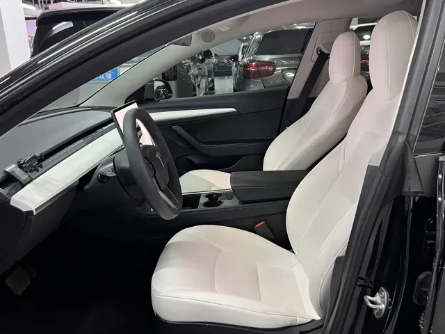 Tesla Model 3 — Фото автомобиля 9