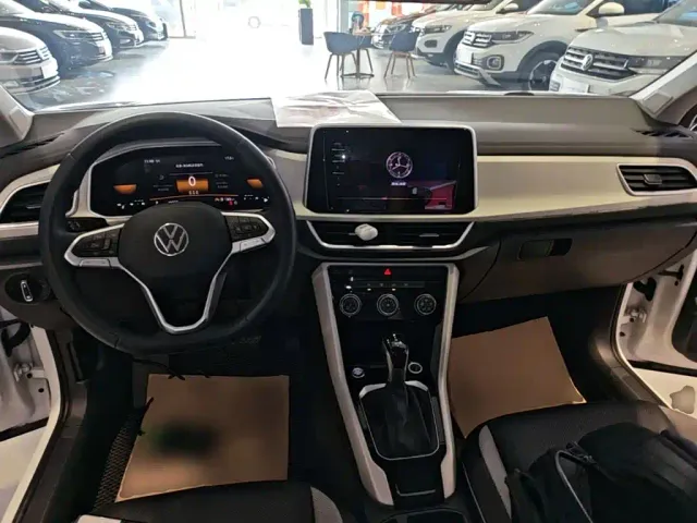 Volkswagen T-Roc — Фото автомобиля 9