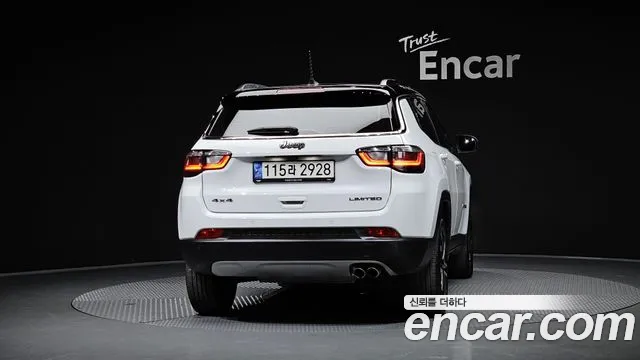 Jeep Compass — Фото автомобиля 3