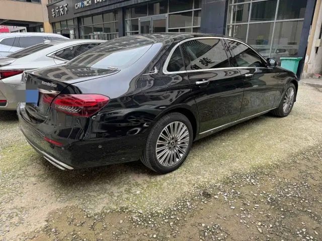 Mercedes-Benz E-Class — Фото автомобиля 9