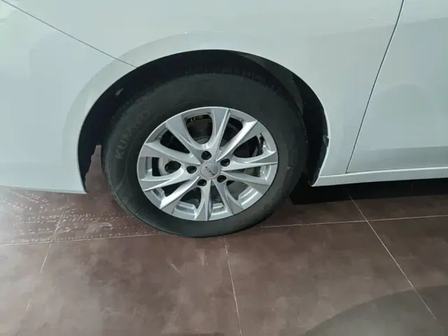 Roewe i5 — Фото автомобиля 22