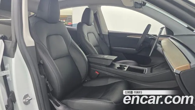 Tesla Model Y — Фото автомобиля 26