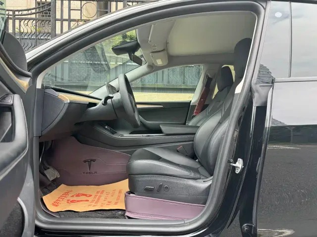 Tesla Model Y — Фото автомобиля 5