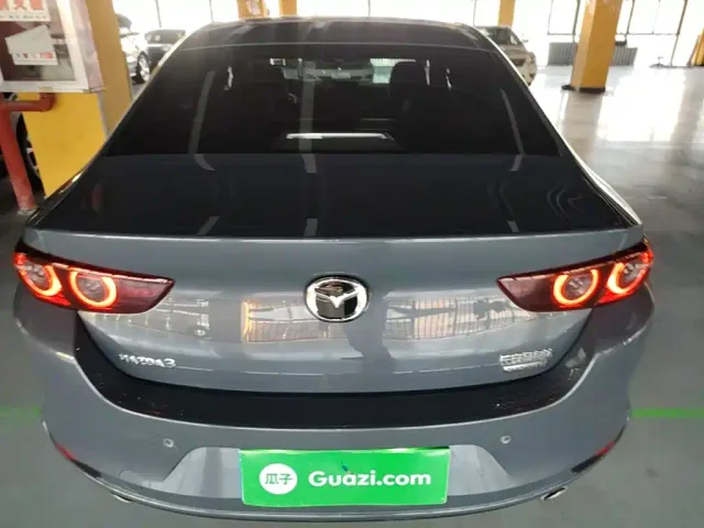 Mazda Axela — Фото автомобиля 5