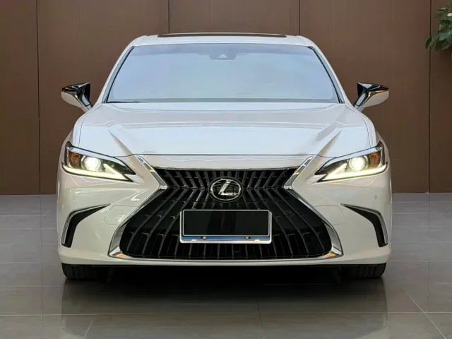 Lexus ES — Фото автомобиля 2
