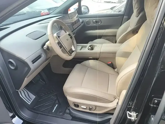 Li Auto Li Auto i6 2025 2WD Base Model — Фото автомобиля 14