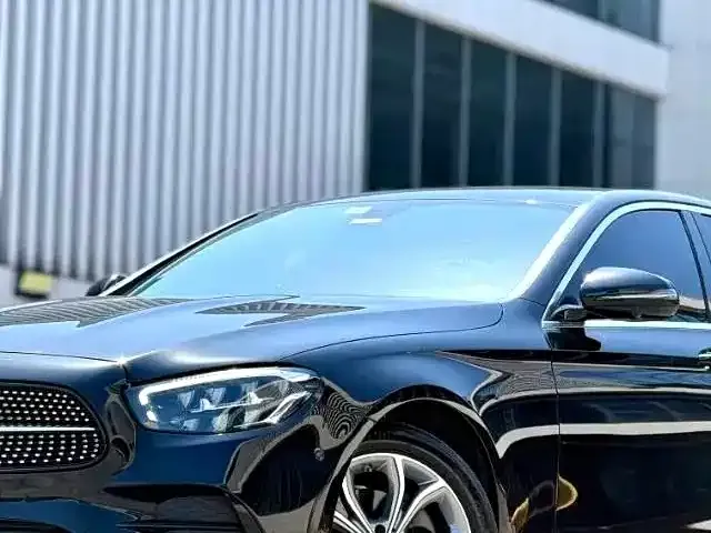 Mercedes-Benz E-Class — Фото автомобиля 4