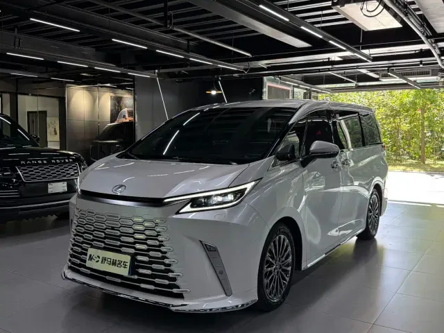 Фотография автомобиля — Lexus LM