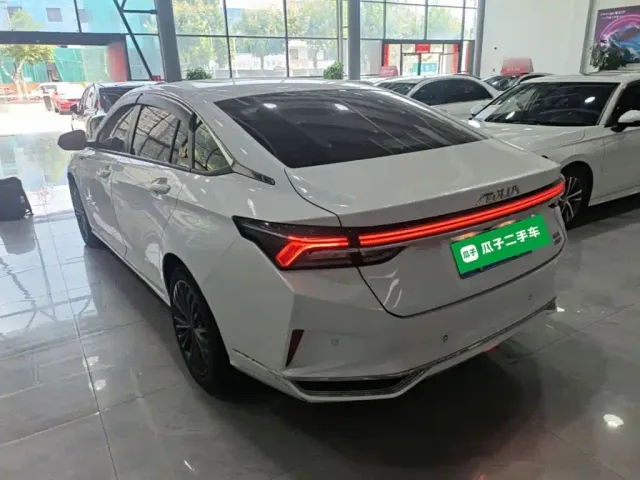 Dongfeng Yixuan MAX — Фото автомобиля 4