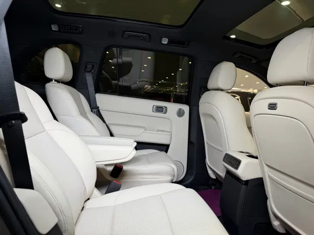 Li Auto L8 — Фото автомобиля 14