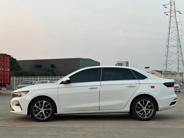 Geely Emgrand — Фото автомобиля 3