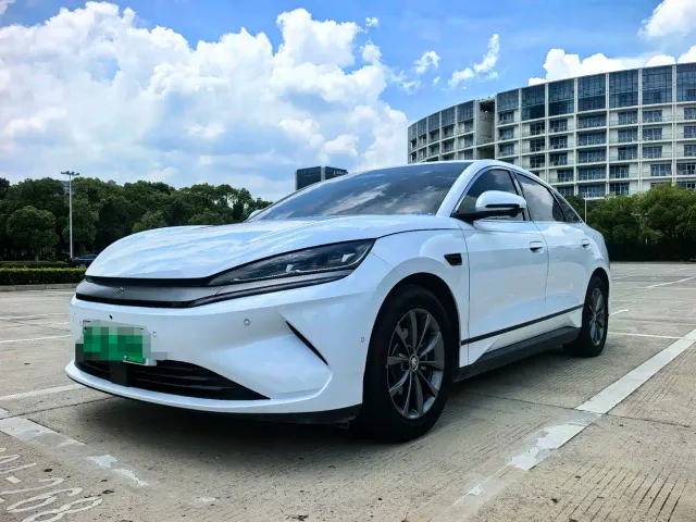 Фотография автомобиля — BYD Qin L