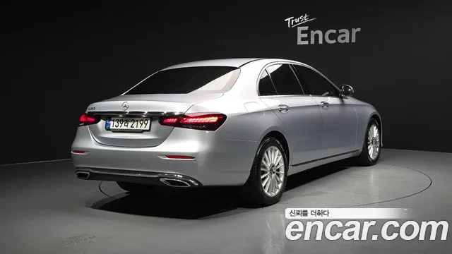 Mercedes-Benz E-Class — Фото автомобиля 2
