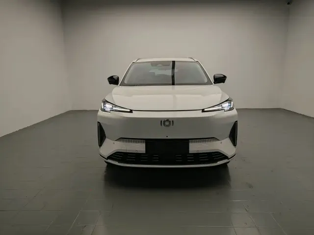 Changan Qiyuan Q05 — Фото автомобиля 2