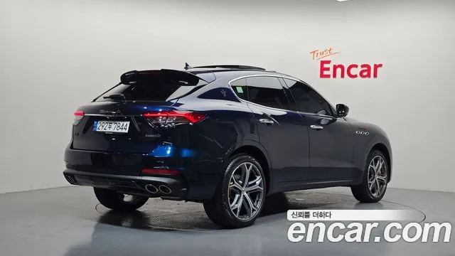 Maserati Levante — Фото автомобиля 2