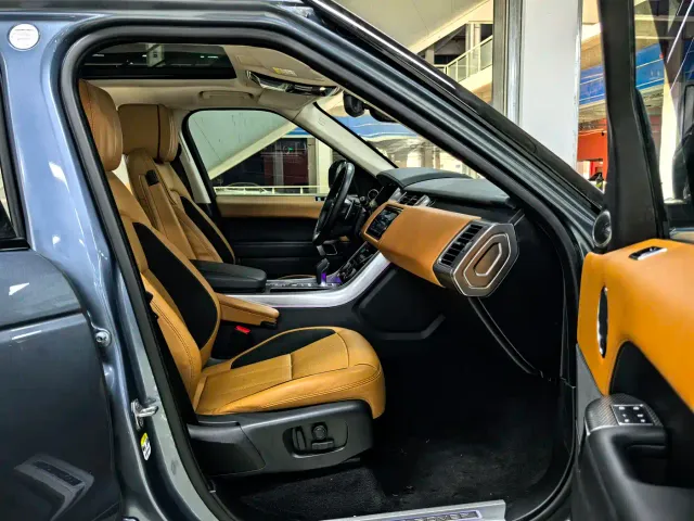 Land Rover Range Rover Sport — Фото автомобиля 7