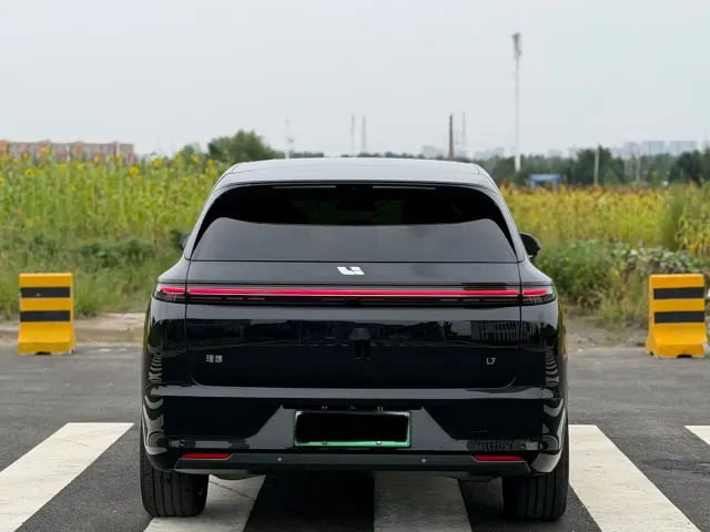 Li Auto L7 — Фото автомобиля 5