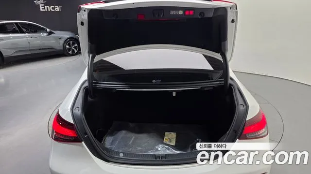 Mercedes-Benz E-Class — Фото автомобиля 17