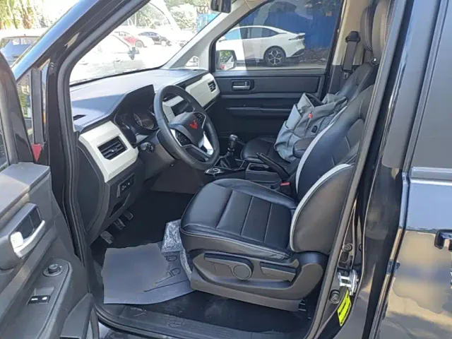 Wuling Zhengcheng — Фото автомобиля 14