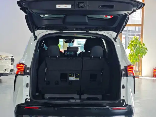 Toyota Sienna — Фото автомобиля 21