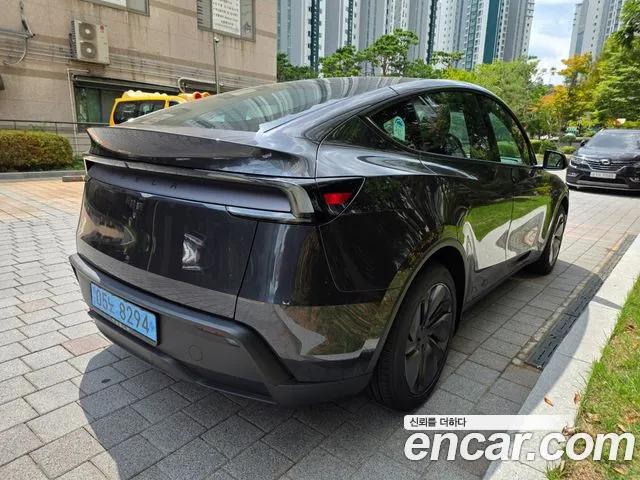 Tesla Model Y — Фото автомобиля 4