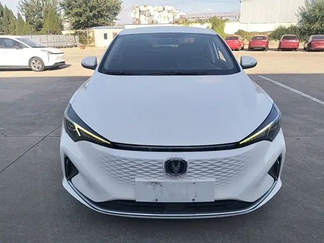 Changan Eado — Фото автомобиля 2