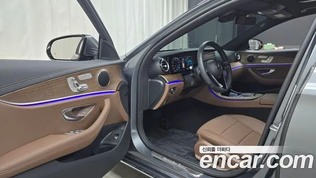 Mercedes-Benz E-Class — Фото автомобиля 10