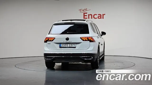 Volkswagen Tiguan — Фото автомобиля 4